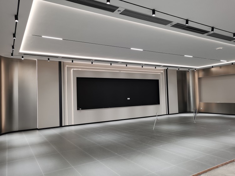 Metal and Cream Designs’ Application